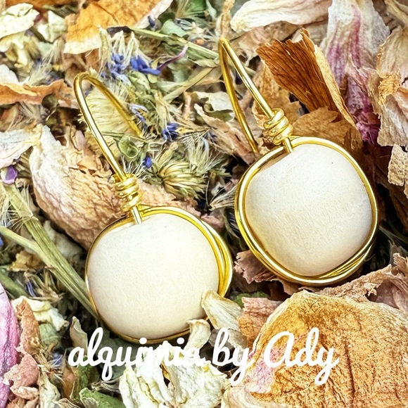 Bohemian handmade cream wooden oversized ball  earrings - Picture 1 of 1